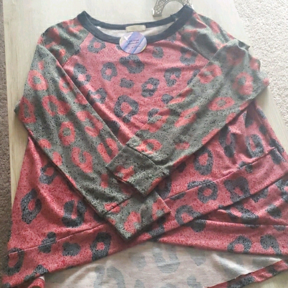 NEW A Girl Thing Cheetah 🐆 print raglan top - Picture 3 of 3